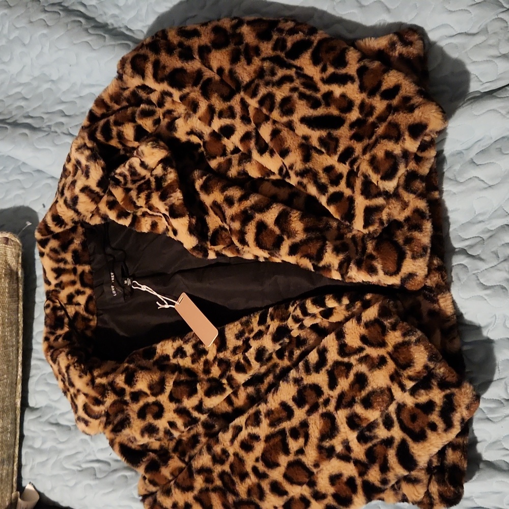 Super cute 🐆 leopard half jacket